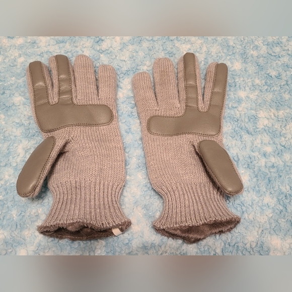 Women's Isotoner Gloves (Grey) - Picture 5 of 8